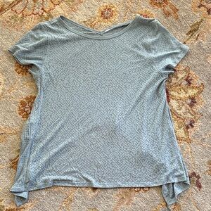 ⭐️ NWOT ⭐️ Lululemon Loop Around Tee in blue fog, size 4